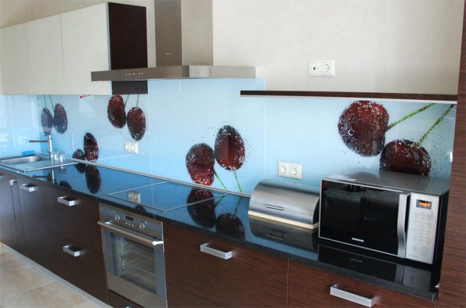 3D-малюнки на фартуху здатні значно пожвавити дизайн кухні