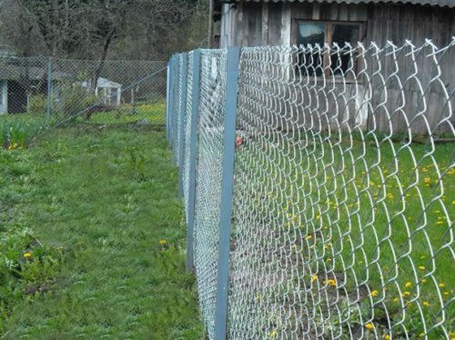 Як зробити ворота із сітки рабиці?
