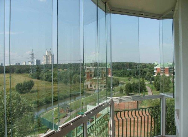 Внутрішнє оздоблення балкона — варіанти та фото