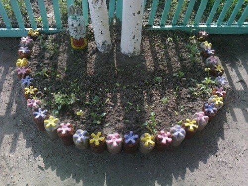 бордюр із пластикових пляшок