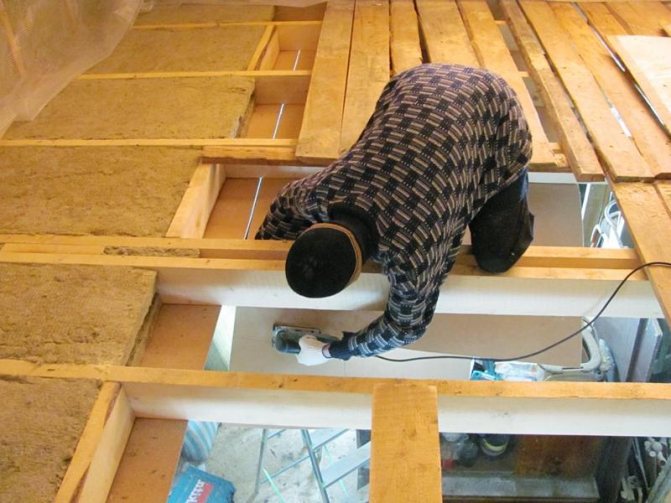Робимо звукоізоляцію підлоги у будинку з дерев'яними перекриттями.