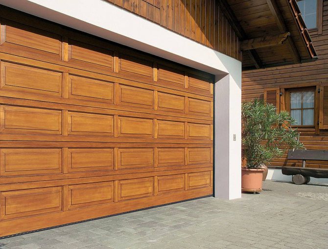 Двері для гаража мають стандартний розмір.