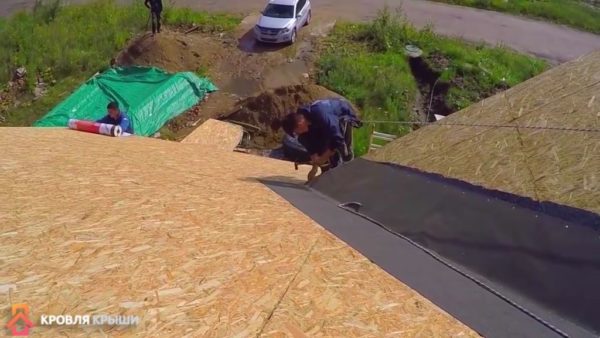 Гвоздики потрібно вбивати по всьому периметру