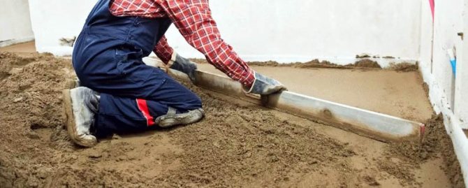 Як вирівняти підлогу під плитку з використанням спеціальних сумішей?
