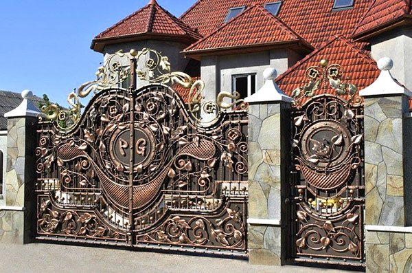 ковані ворота та хвіртка