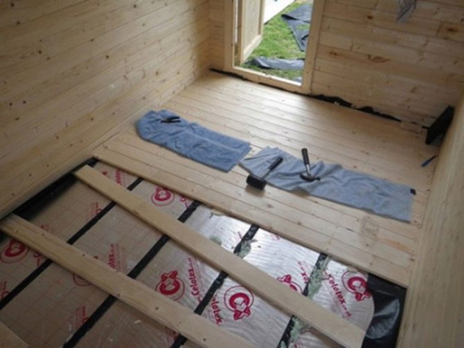 Мінвата для утеплення підлоги дерев'яного будинку