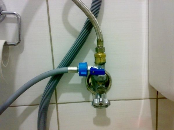 Монтаж додаткових модулів до водопроводу для самостійного підключення посудомийної машини