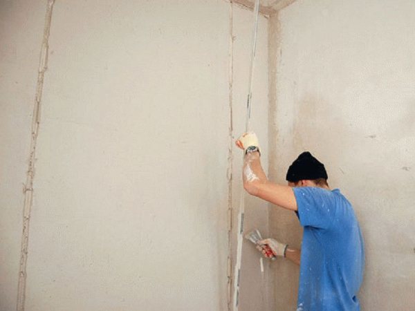 чи потрібно прибирати маяки під штукатурку