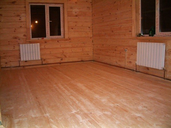 Особливо часто підлога на лагах влаштовується у дерев'яних будинках та зрубах, в яких перекриття між поверхами виконані з балок.