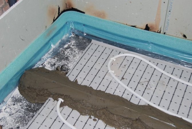 Як залити підлогу бетоном в будинку або квартирі самостійно (відео)