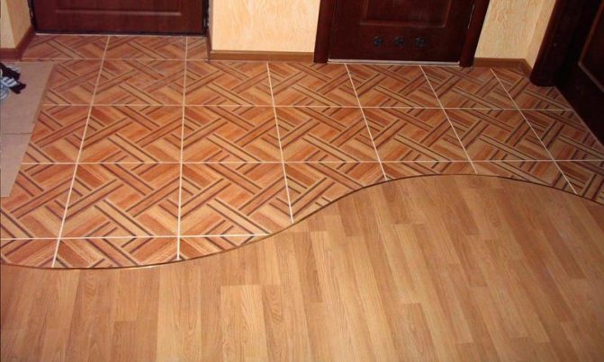 Стики між плиткою та ламінатом – одне з найпоширеніших завдань при оформленні підлоги.