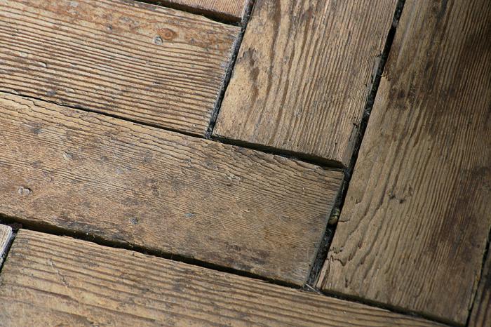 Як класти ламінат на звичайну дерев'яну підлогу?