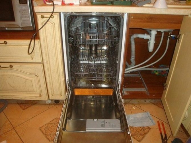 Встановлення та підключення посудомийної машини