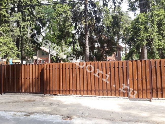 Як зробити ворота в сарай своїми руками: дерево чи метал