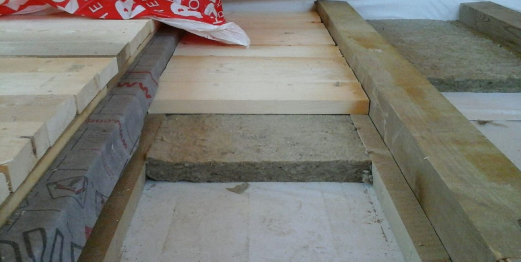 Утеплення підлоги по балках