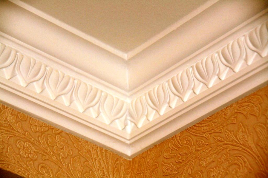 Який стельовий плінтус краще вибрати.