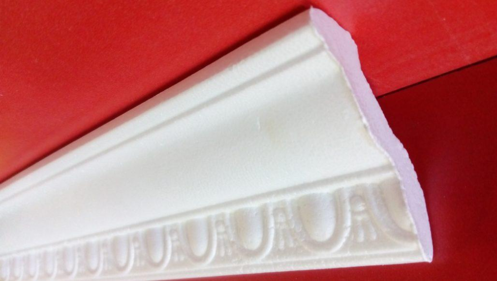 Стельові плінтуси з пінополістиролу.