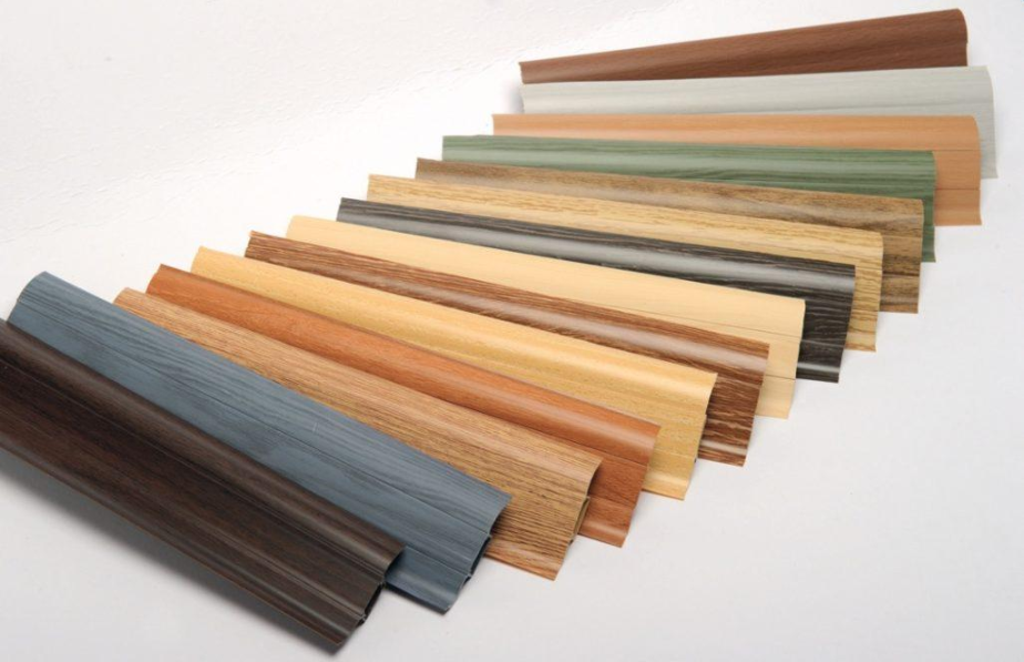 Види пластикових плінтусів.